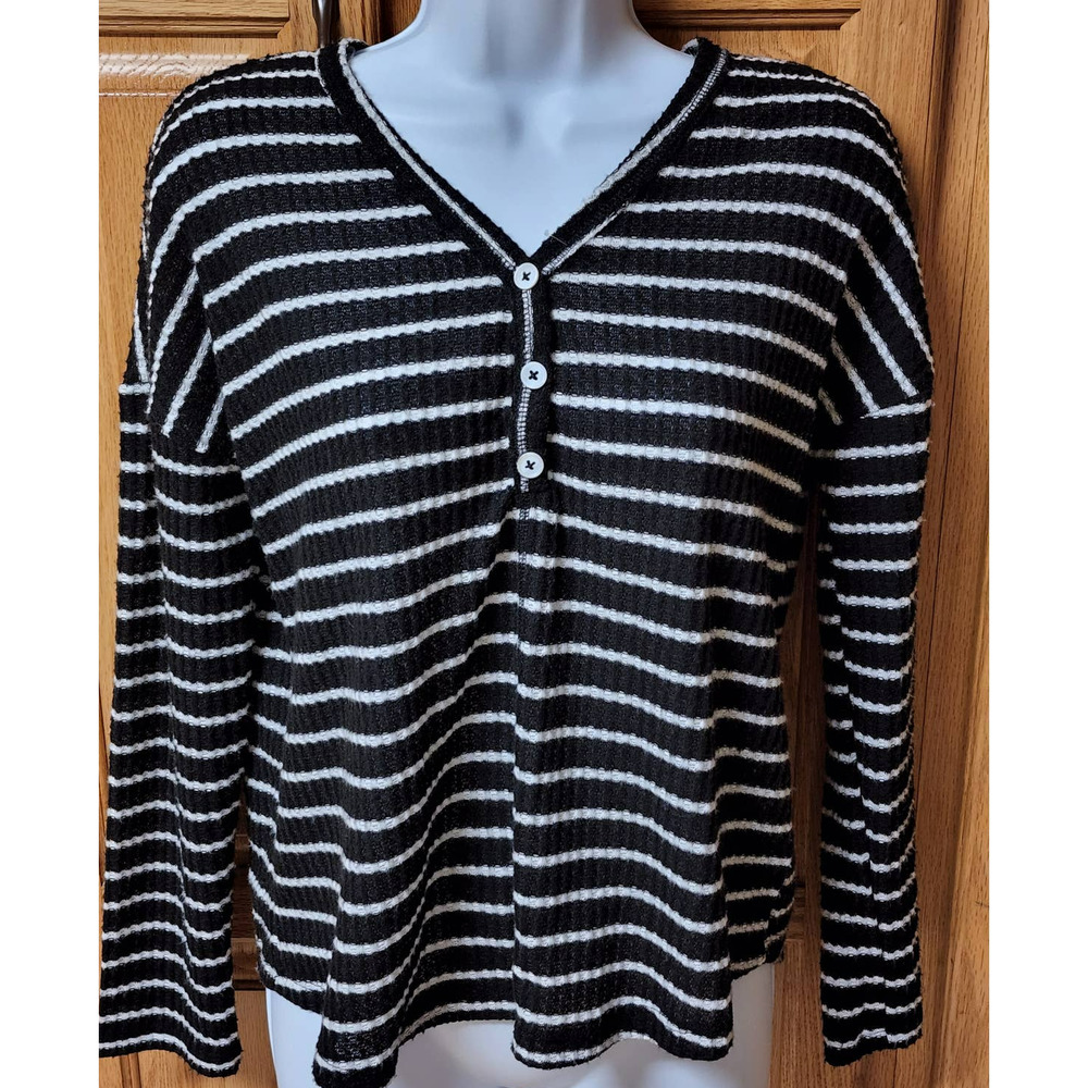 Heart & Hips Plush Knit Sweater. NWT